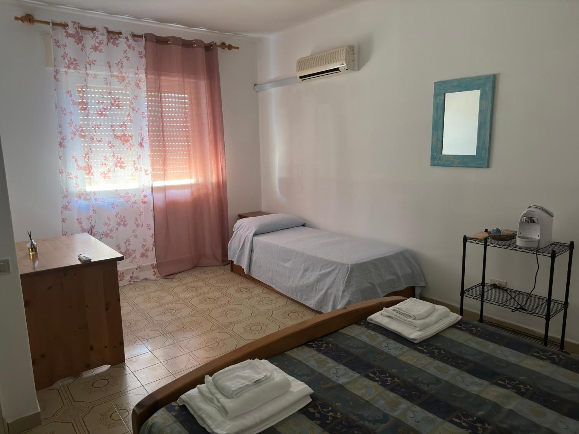 Le Stanze Del Mare Aparthotel Golfo Aranci Room photo